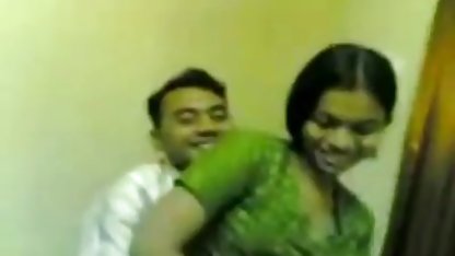 अपनी पत्नी हिंदी ब्लू सेक्सी हिंदी के साथ नहाने गए (2)