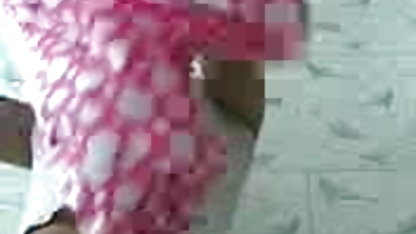 नौकरानी Peeing में सार्वजनिक जगह सेक्सी हिंदी फिल्म सेक्सी