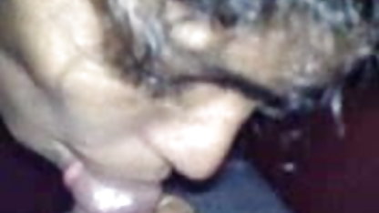 एक कालीन पृष्ठभूमि पर एक चेहरा फिल्म सेक्सी फिल्म वीडियो के साथ मश्नीत्सु