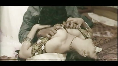 तंग हिंदी फिल्म के हीरोइन का सेक्सी वीडियो योनि