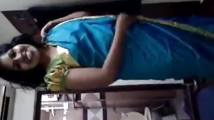 कनेक्टेड सेक्सी फिल्म चलना चाहिए आँखों के साथ